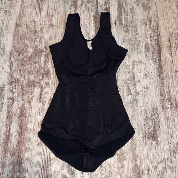 Maidenform Black Shapewear Bodysuit‎ - Picture 1 of 6